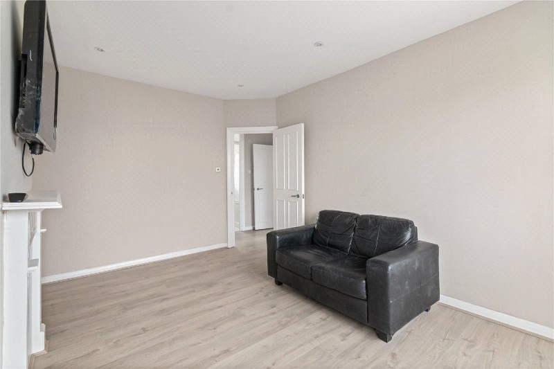 Carlingford Gardens, London, CR4