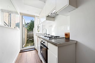 Bloemfontein Road, London, W12