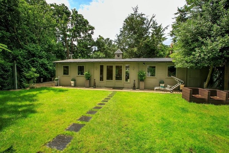 Roedean Crescent, London, SW15