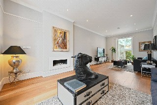 Warbeck Road, London, W12