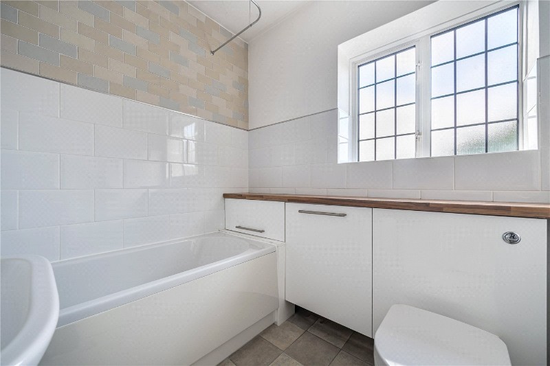 Shortheath Road, Farnham, Surrey, GU9