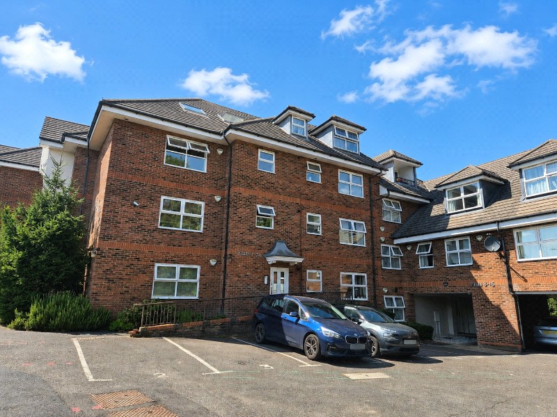 Moon Lane, High Barnet, EN5