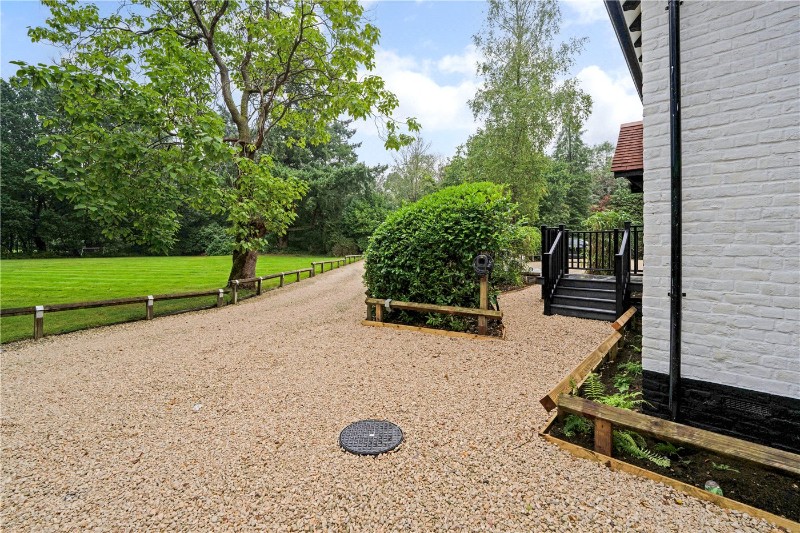 New Place, London Road, Sunningdale, Ascot, SL5
