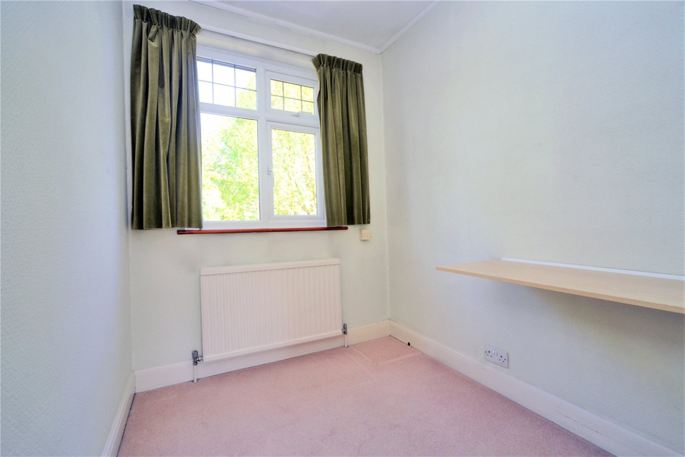 3 bedroom property for sale in Chipstead Way, Banstead, Surrey, SM7