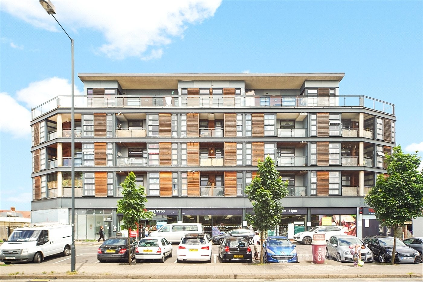 2 bedroom property to rent in Azure Court, 666 Kingsbury Road