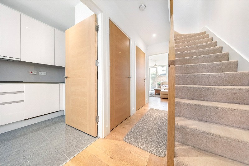 Narrowboat Avenue, Brentford, TW8