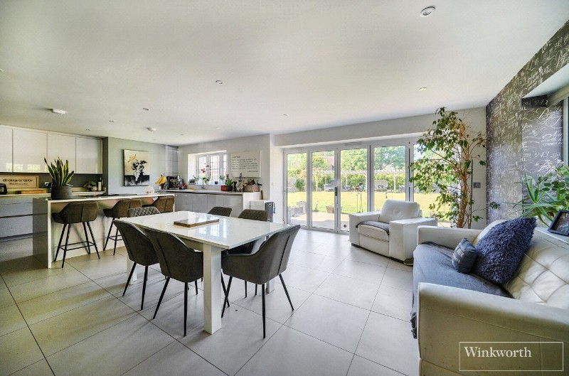Bagshot Road, Chobham, Surrey, GU24