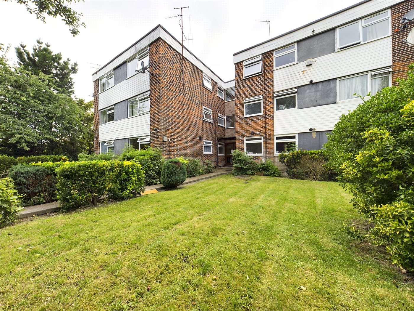 2 bedroom property for sale in Arnellan House, Slough Lane, Kingsbury