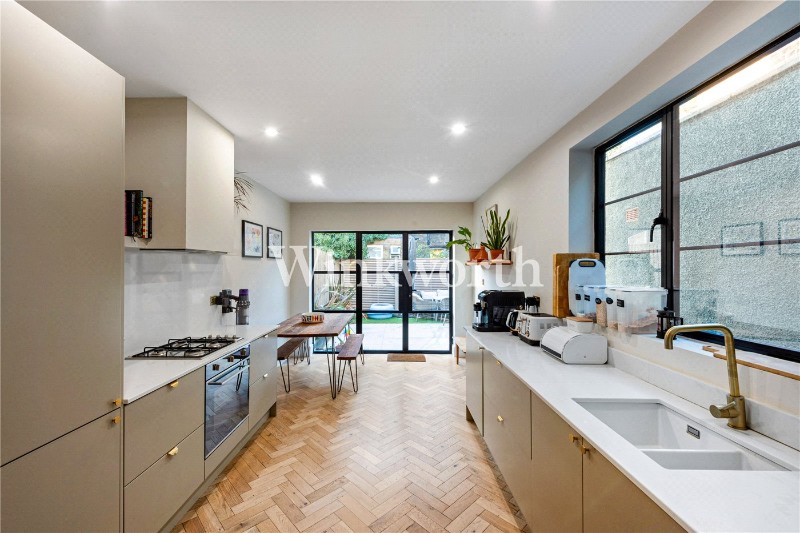 La Rose Lane, London, N15