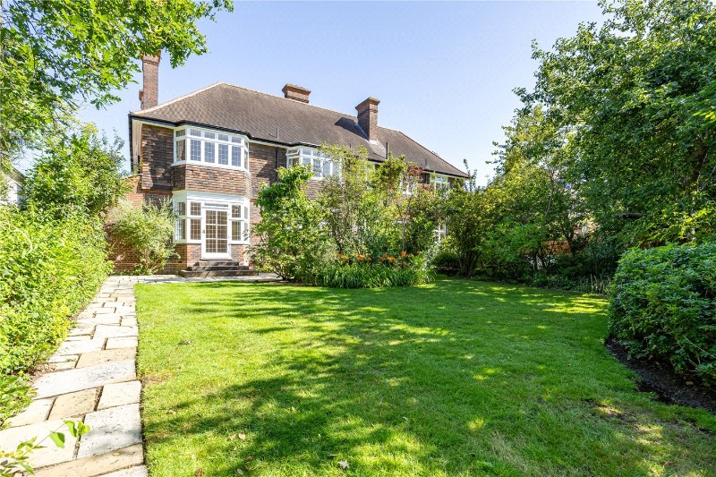 Westmead, London, SW15
