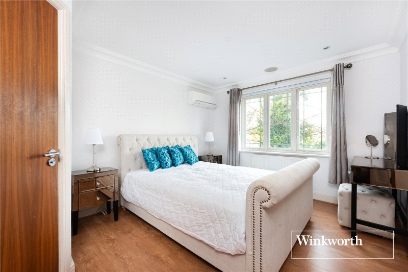 Hendon Lane, Finchley, London, N3