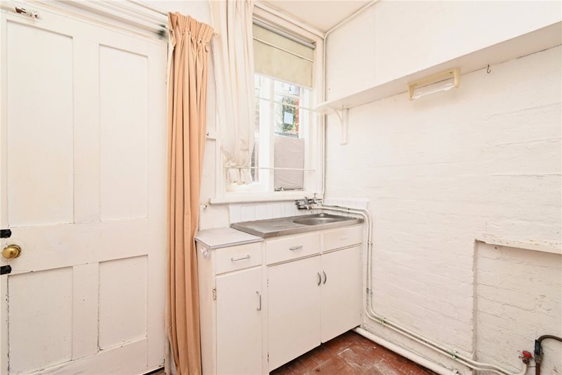 Chequers Road, Basingstoke, Hampshire, RG21