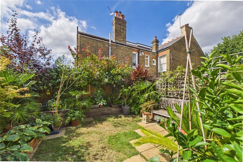 Salford Road, London, SW2