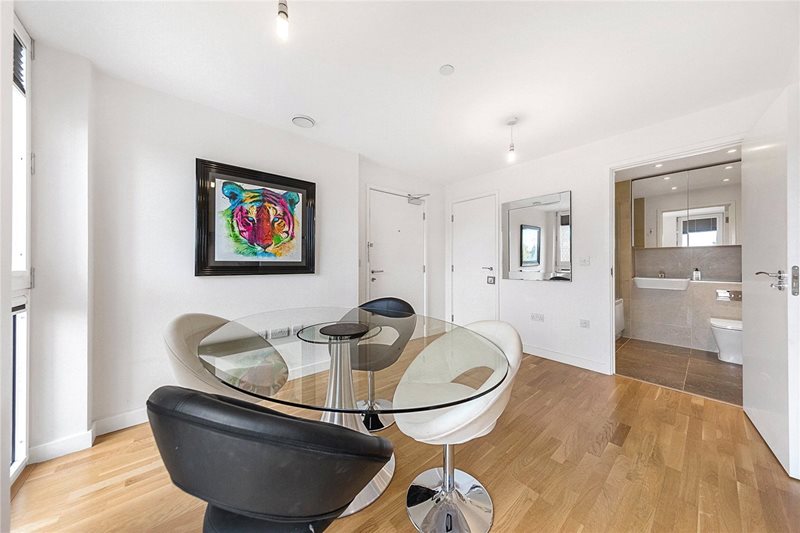 Baltic Avenue, Brentford, TW8