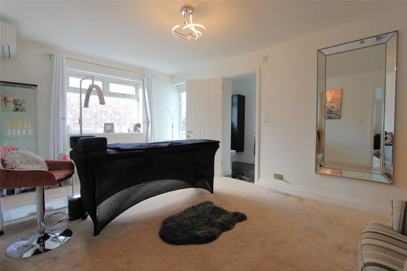 Trinity Road, Rayleigh, Essex, SS6