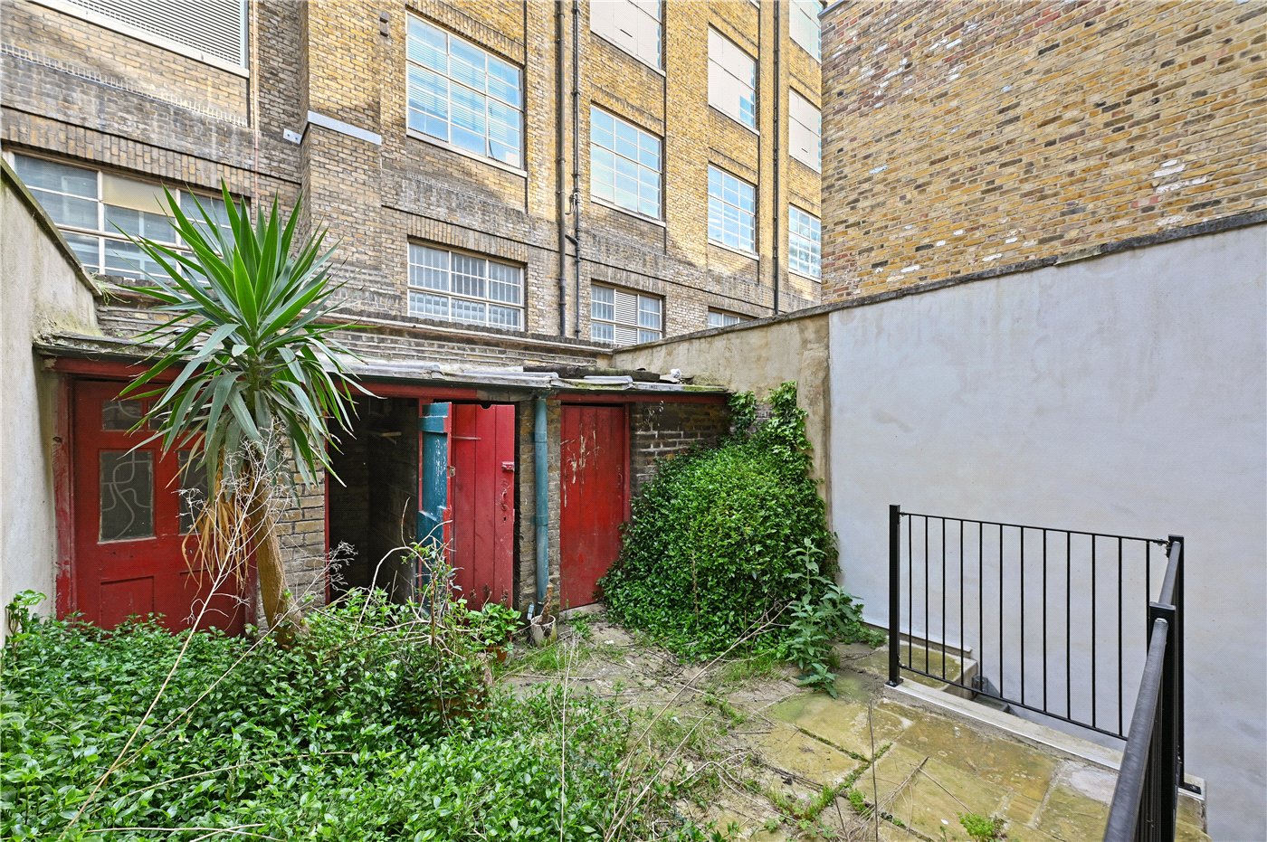 Garden & Outbuilding