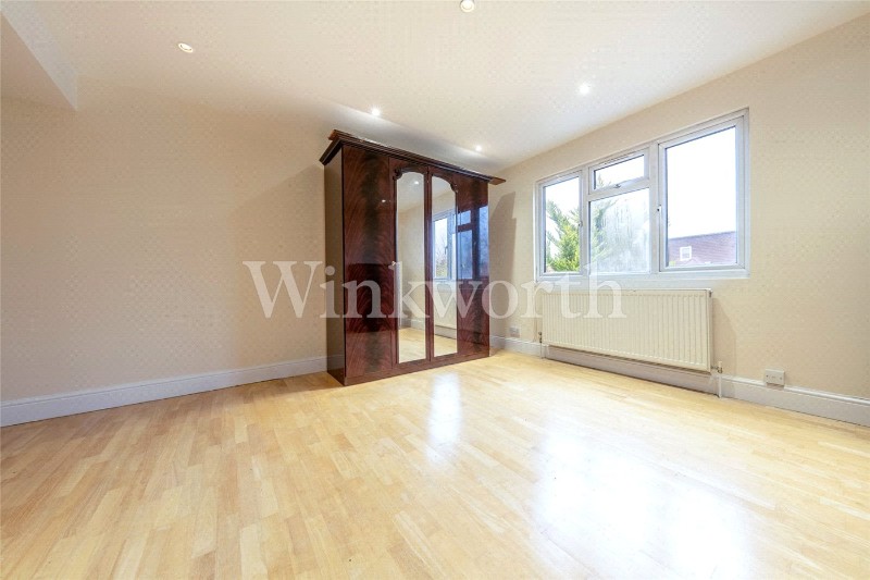 Alyth Gardens, London, NW11