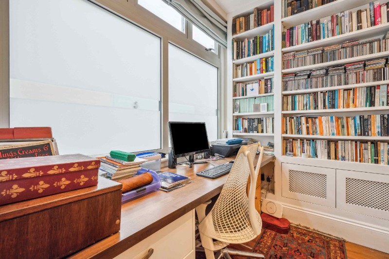 Gloucester Mews West, Bayswater, W2