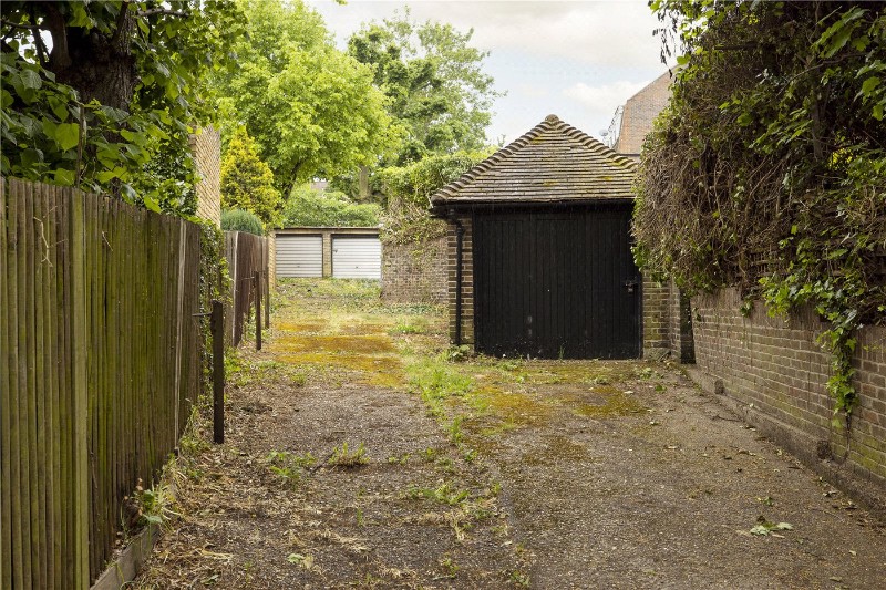 Woodfield Avenue, London, SW16