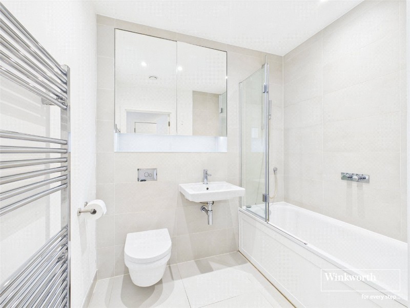 Flagstaff Road, Green Park, Reading, Berkshire, RG2