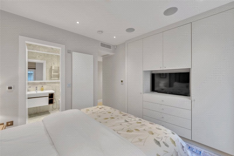 Berkeley Court, Marylebone Road, London, NW1