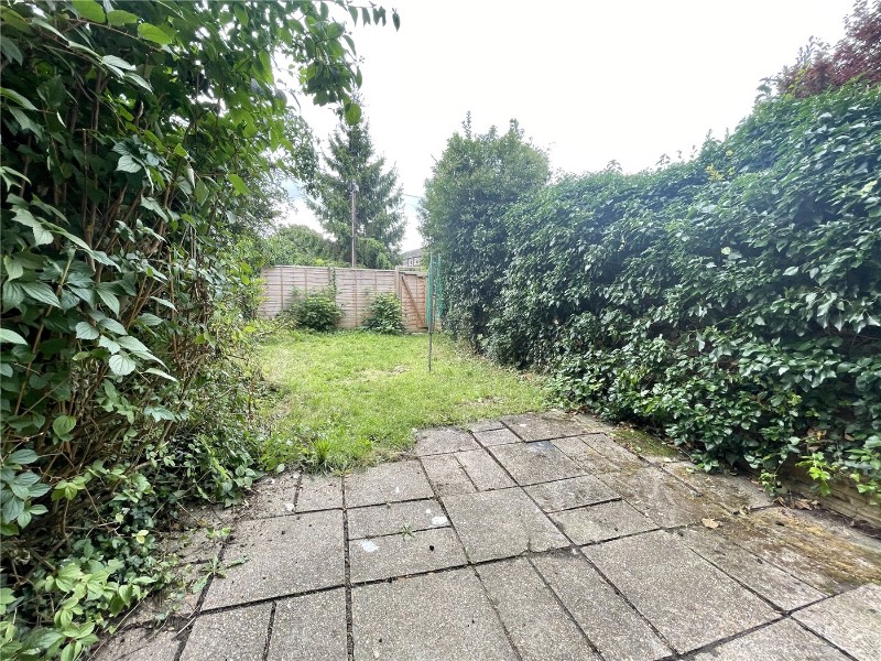 Dollis Drive, Farnham, GU9