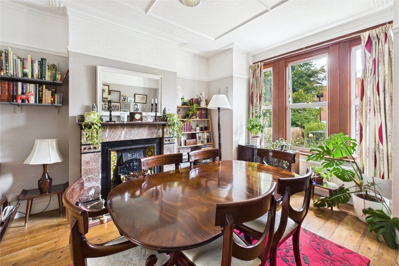 Salford Road, London, SW2