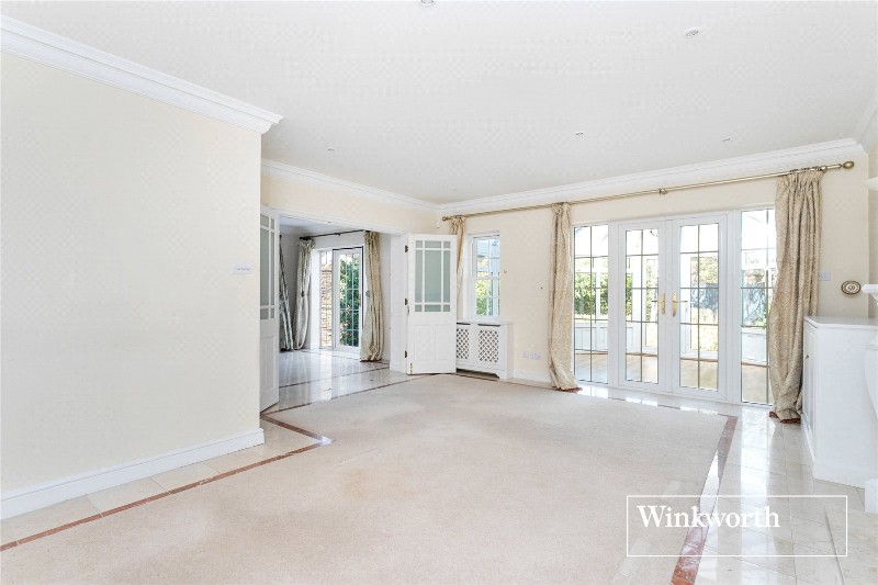Meadowbanks, Arkley, EN5