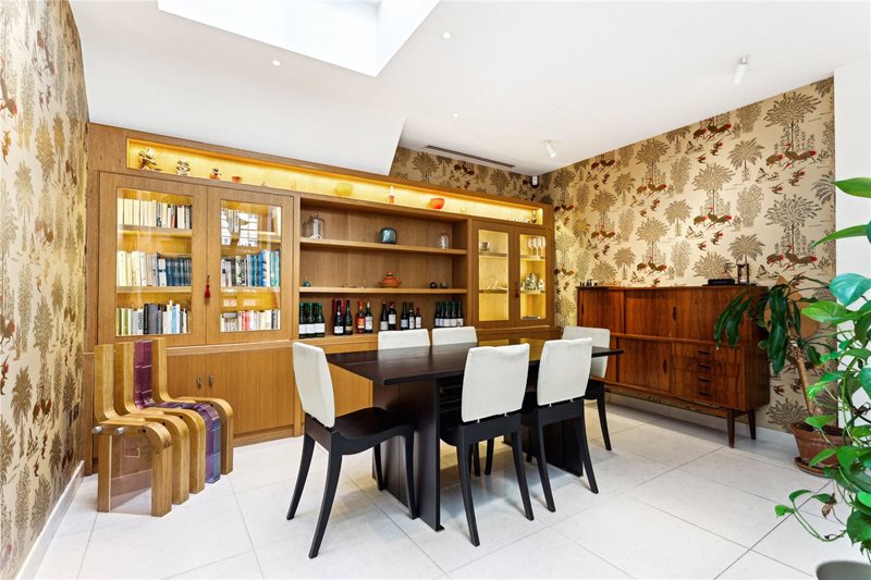 Montpelier Place, London, SW7