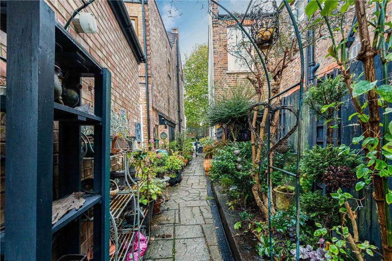 East End Road, East Finchley, London, N2