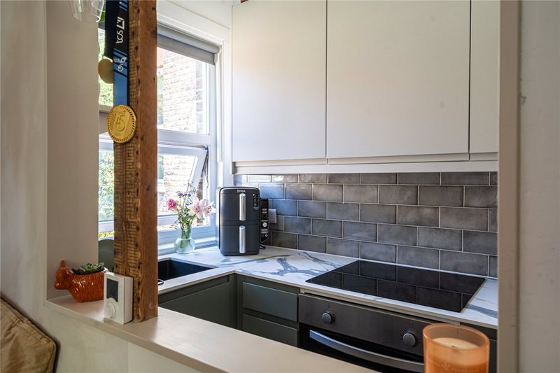Salford Road, London, SW2