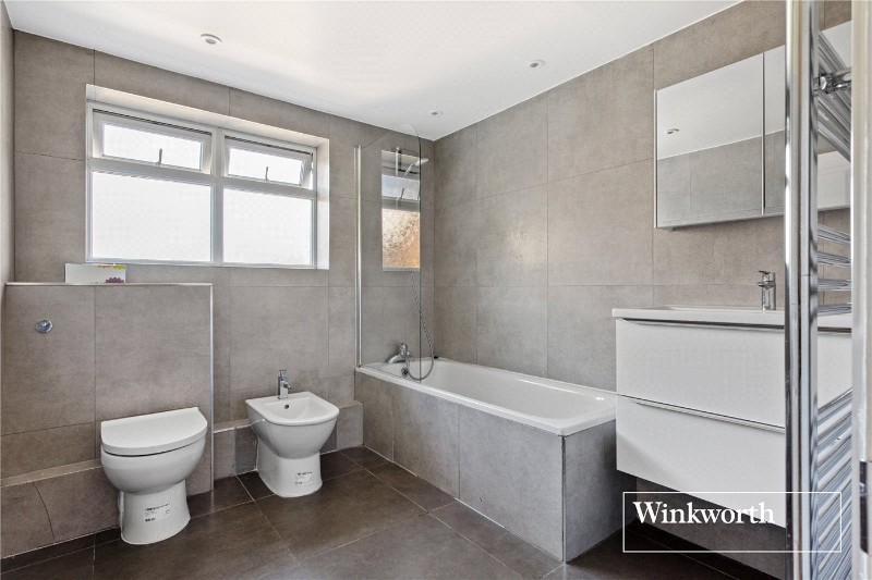 Etchingham Park Road, London, N3