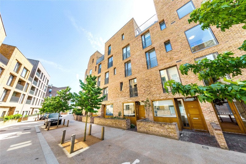 Narrowboat Avenue, Brentford, TW8