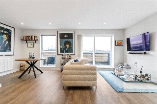 Chatfield Road, London, UK, SW11