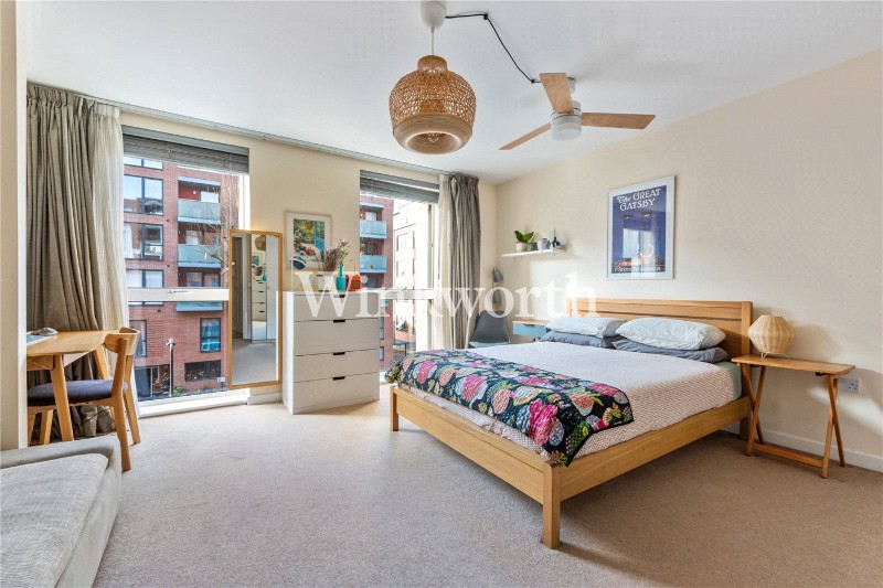 Bathurst Square, London, N15