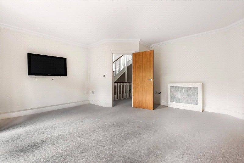 St. James Gate, Sunningdale, Berkshire, SL5