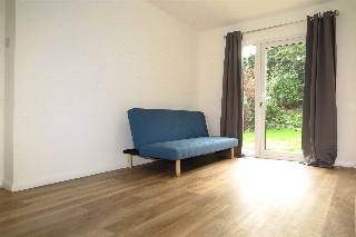 Arthur Close, Farnham, Surrey, GU9