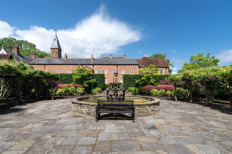 Wimborne Road West, Stapehill, Wimborne, Dorset, BH21