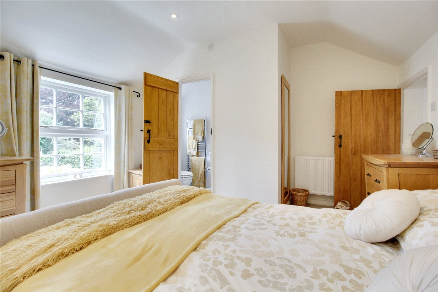 4 bedroom property for sale in Norwich Road, Stoke Holy Cross, Norwich