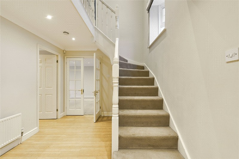 Saint Andrews Gardens, Cobham, Surrey, KT11