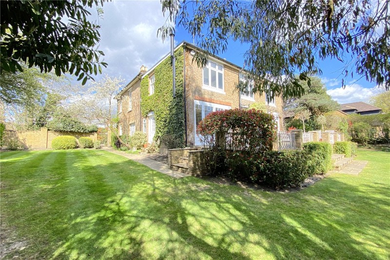 Mayflower Way, Farnham Common, SL2