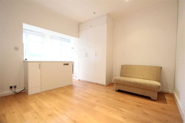 Beach Avenue, Leigh-on-Sea, SS9