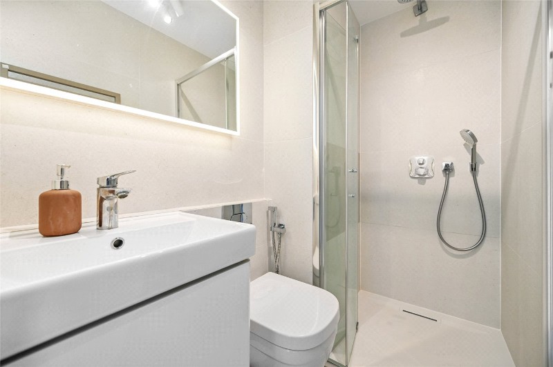 Davisville Road, Shepherds Bush, London, W12