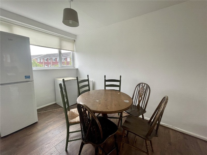 Dollis Drive, Farnham, GU9