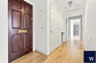 Hamilton Square, Sandringham Gardens, Finchley, London, N12