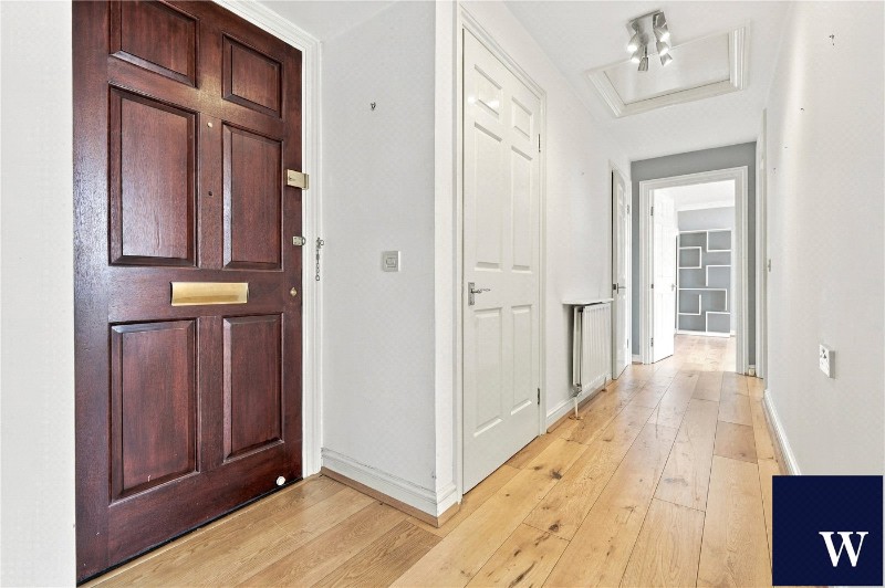 Hamilton Square, Sandringham Gardens, Finchley, London, N12