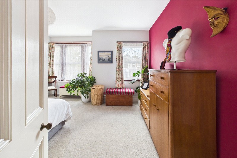 Salford Road, London, SW2