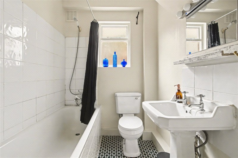 Rathcoole Gardens, London, N8