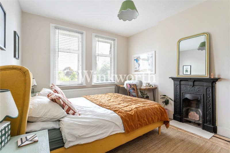 New River Crescent, London, N13