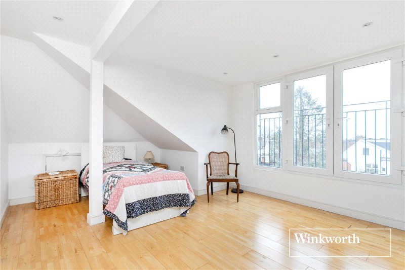 Etchingham Park Road, Finchley, London, N3